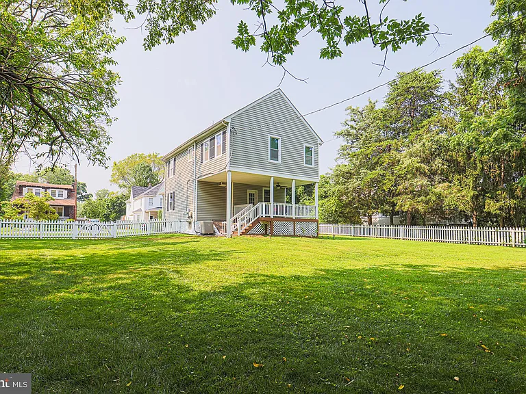 215 Clarendon Ave — Photo 8