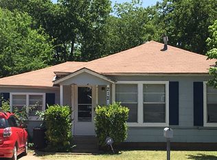 212 N Las Vegas Trl, White Settlement, TX 76108
