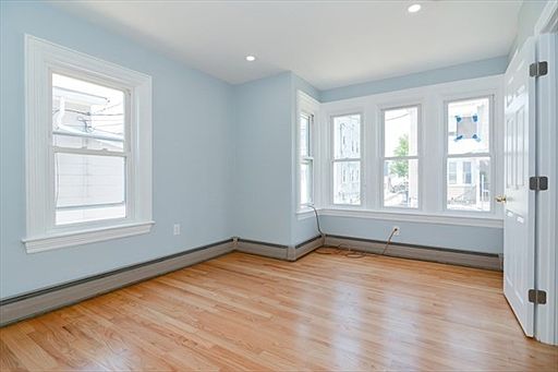 2nd image of 517 Palmer St #2