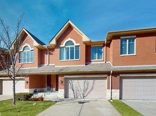 20 Legacy Ln, Wheeling, IL 60090