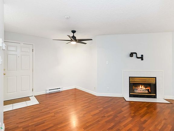 3rd image of 2710 Grosvenor Rd #101