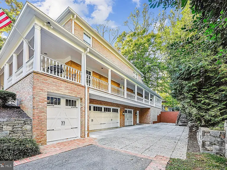 14708 Westbury Rd — Photo 2