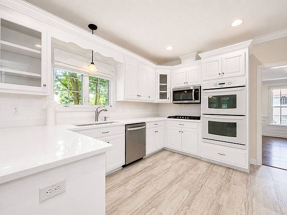 5th image of 3948 Penzance Pl