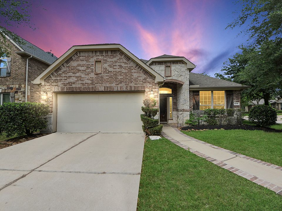 Front elevation evening
