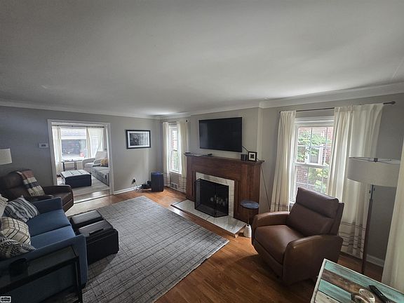 5th image of 1830 Kenmore Dr