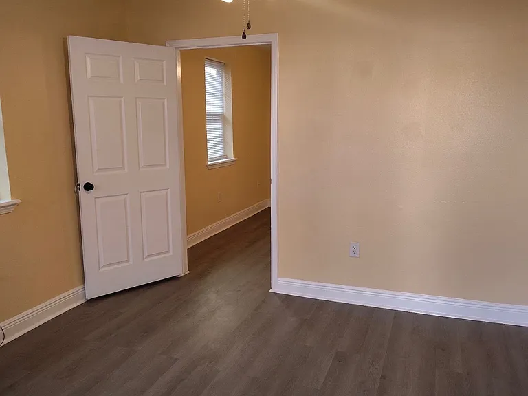 2508 Annette St — Photo 2