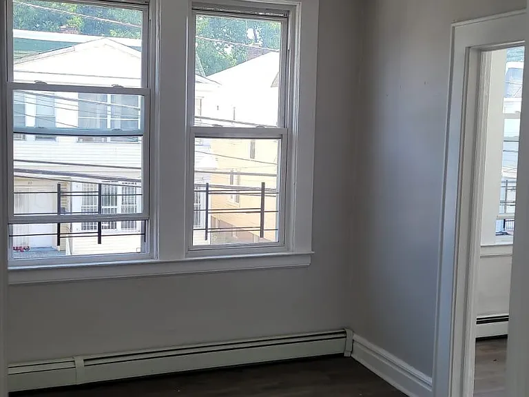 27 Aldine St #2 — Photo 7