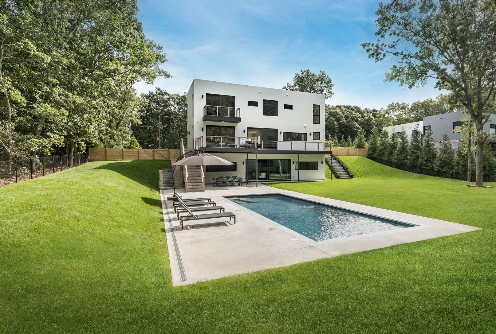  Picturesque Back Yard
