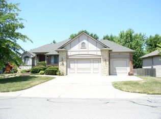 121 S Lakeside Dr, Andover, KS 67002