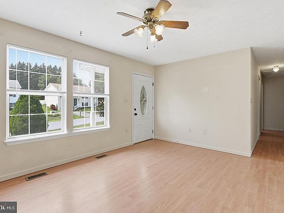 3rd image of 133 Wildflower Creek Dr