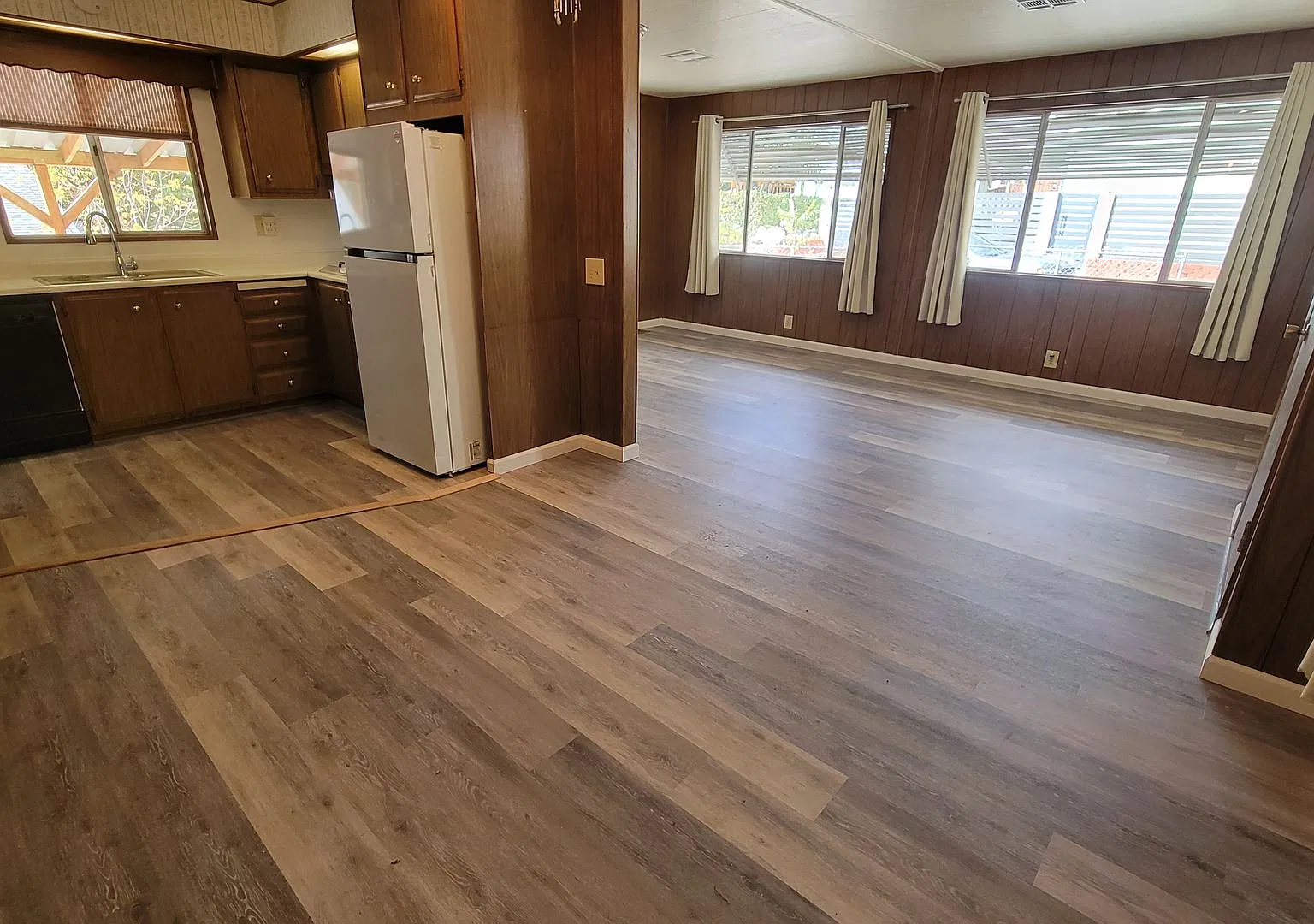 2 Bedroom Home with 2 Bonus Rooms, Fully Fenced, Covered Patio & Washer/Dryer, Near Amentities — Photo 3