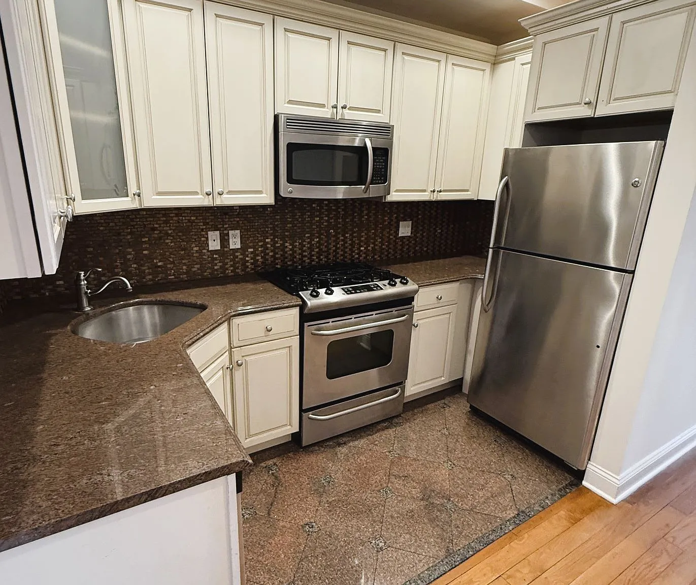 Studio, 776 sqft, $2,800 — Photo 2