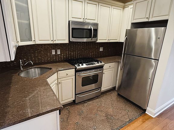 2nd image of 288 Main St #2B