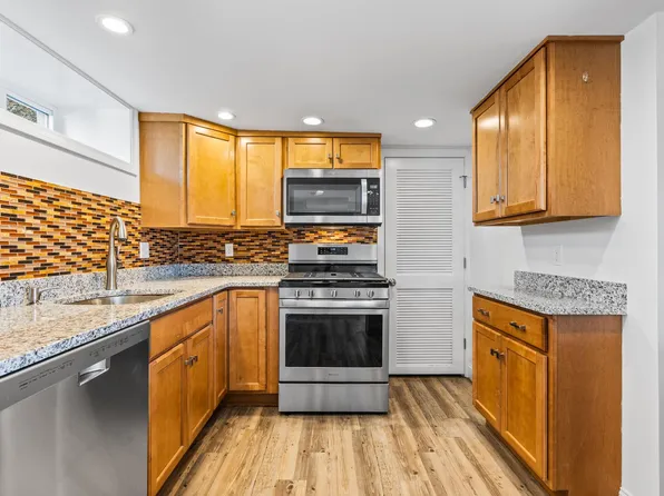 2 Deane Ave #A, Winthrop, MA 02152