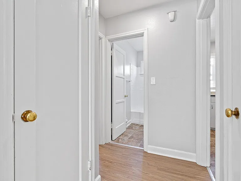 Lawton Apartments — Photo 7