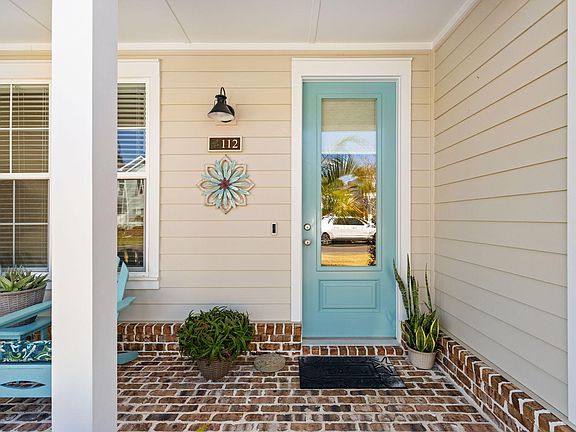 4th image of 112 Chapman St