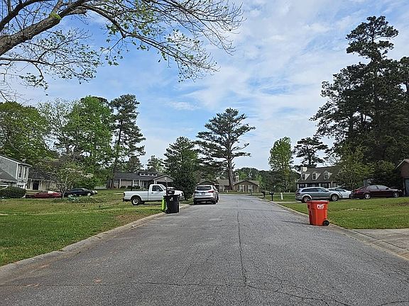 4th image of 669 N Pointe Knoll Ct