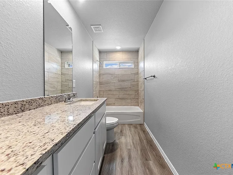 212 W Dove Ln — Photo 8