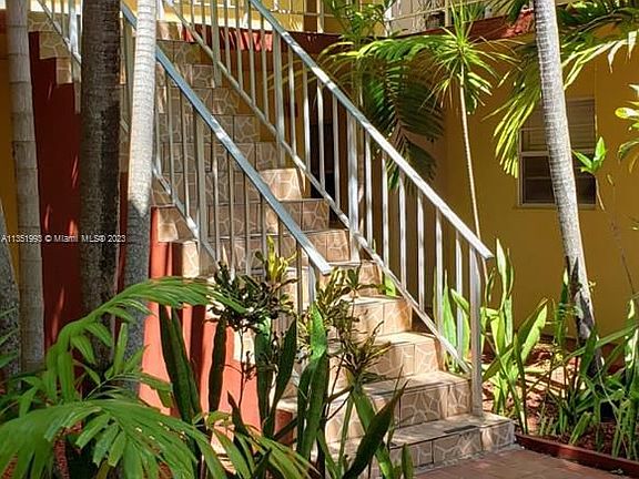 3rd image of 2251 NE 170th St APT 102