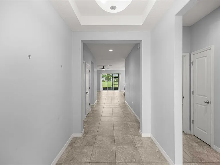 5649 SW 50th Ave — Photo 3
