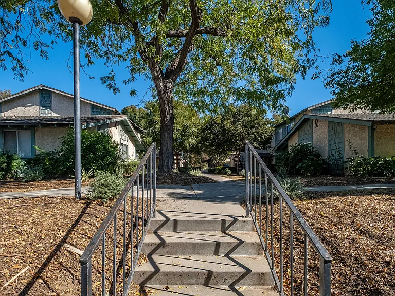 2361 Gonzaga Ln — Photo 40