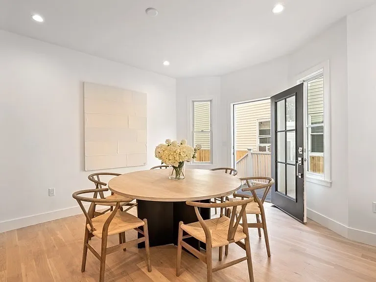 27 Saxton St #1 — Photo 7