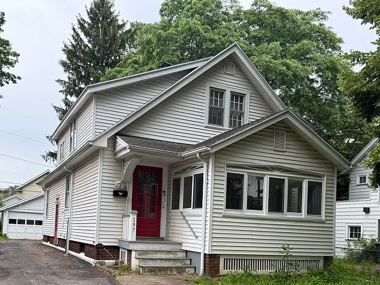 197 Rossiter Rd — Photo 1