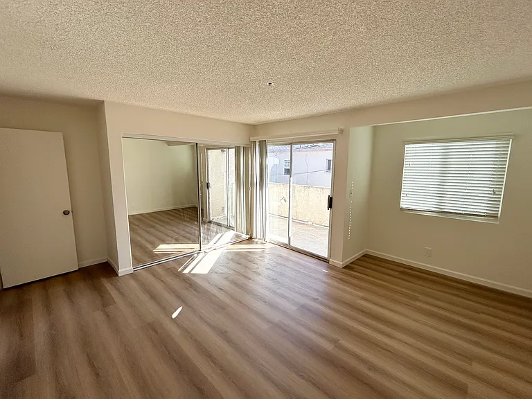915 Carob Way #2 — Photo 4