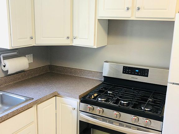 3rd image of 572 W Ferry St #2