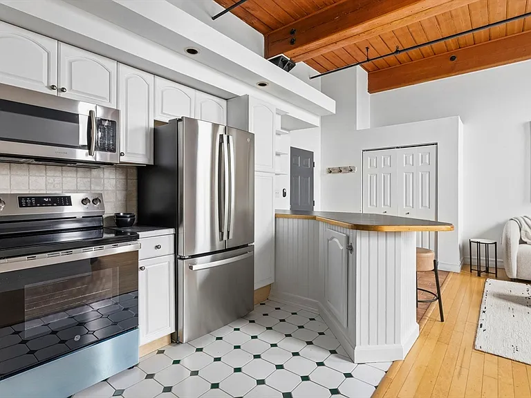 320 W 2nd St #412 — Photo 12