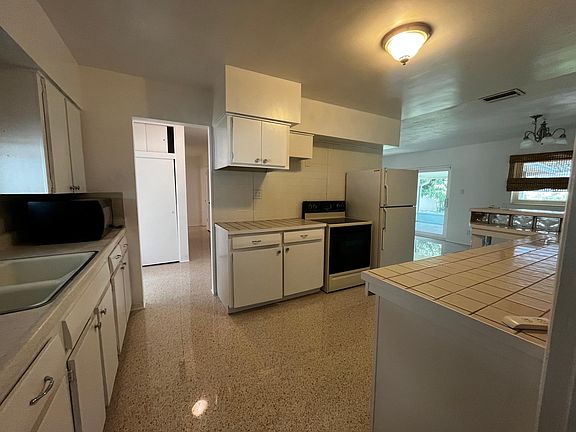 5th image of 4720 W Fair Oaks Ave