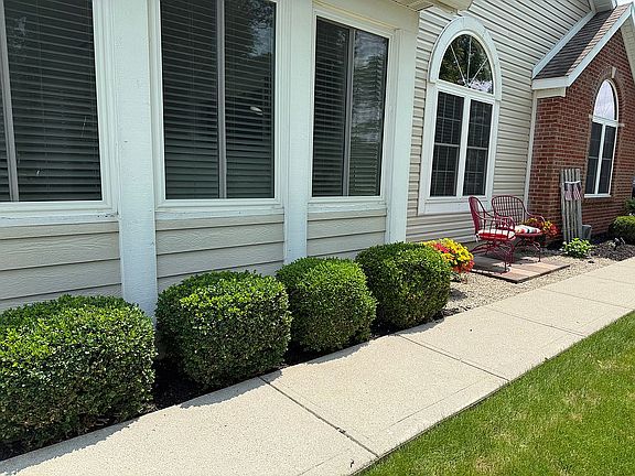 5th image of 663 Hampton Woods Dr