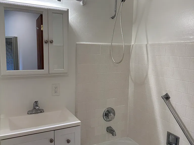318 Gault St #6 — Photo 9