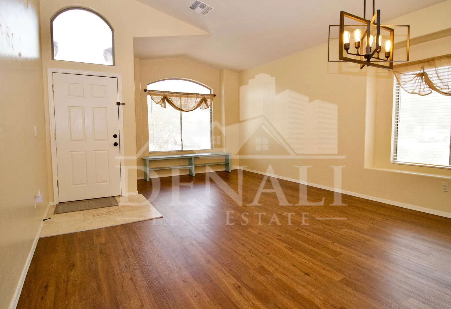 4 bed, 2.0 bath, 1812 sqft, $1,995 — Photo 2