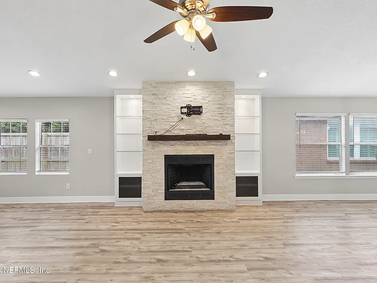 204 Crosstern Ct — Photo 22