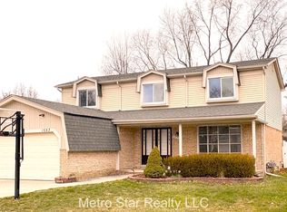 1553 Lakewood Dr, Troy, MI 48083