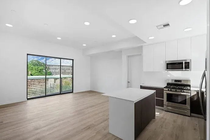 Building Photo - 4707 Fulton Ave #304