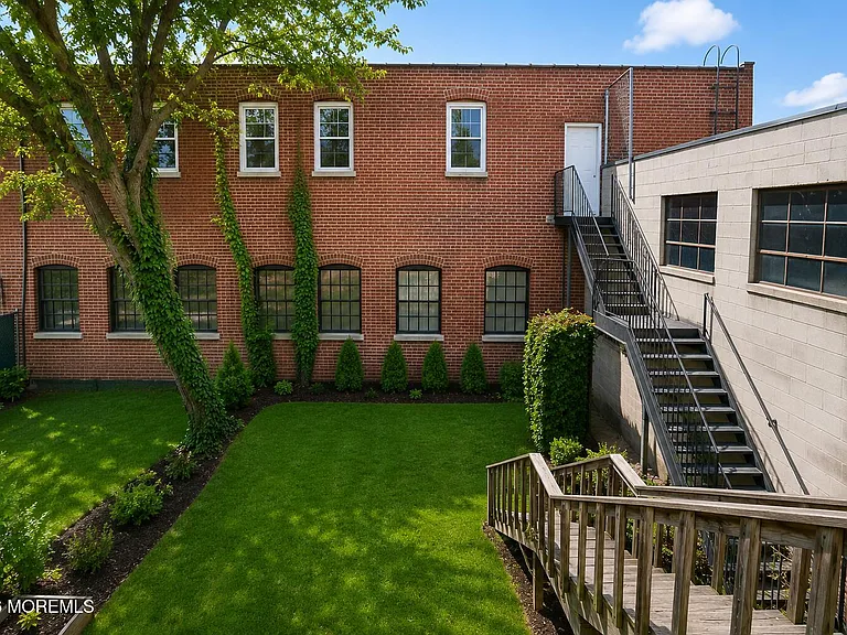 81 Holmes St — Photo 13