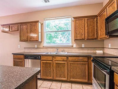 Gourmet Kitchen with Breakfast Bar
