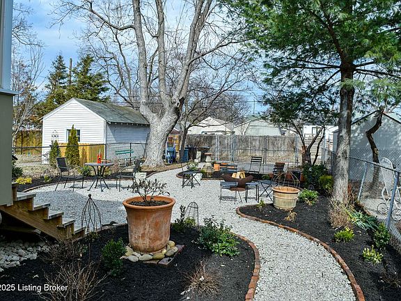 5th image of 833 Delor Ave