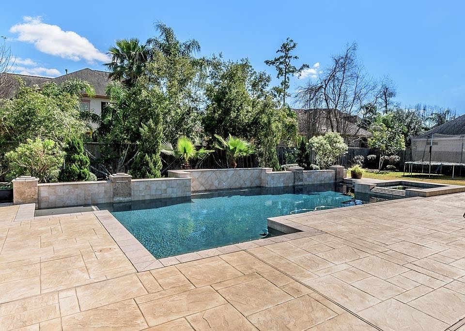 2nd image of 1103 Oak Park Ln