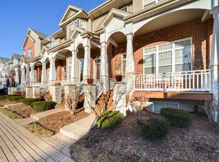 6073 River Bend Dr, Lisle, IL 60532