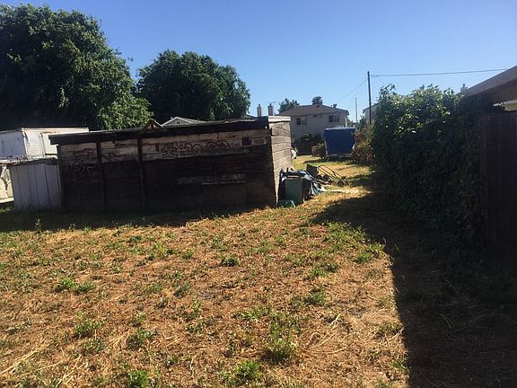 5th image of 2140 E San Antonio St