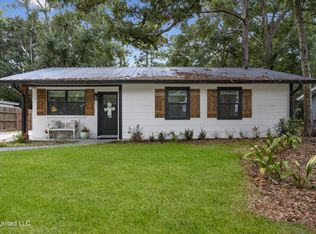 106 Hickory Dr, Ocean Springs, MS 39564