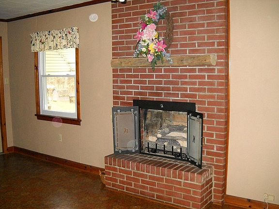 Gas  log fireplace