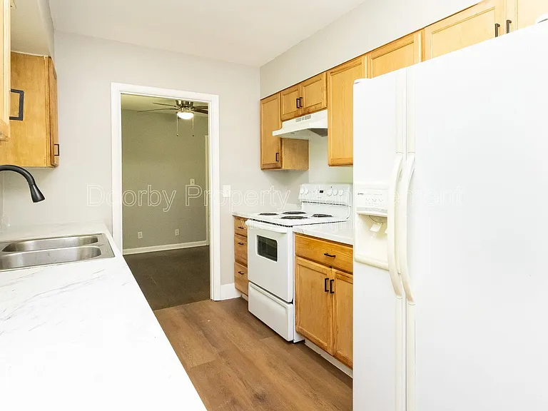 1127 Clermont Dr — Photo 5