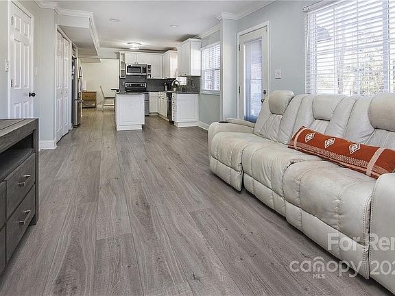 4th image of 6919 Wooden Rail Ln