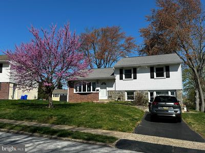 214 Cranbourne Dr, Broomall, PA, 19008