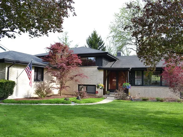 941 E Aster Ave, Palatine, IL 60074