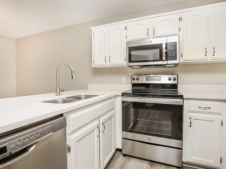 309 Cedar Park Cir — Photo 8